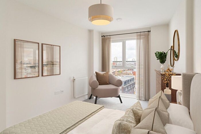 2 Bedroom Flat For Sale In High Street, Brentford, TW8