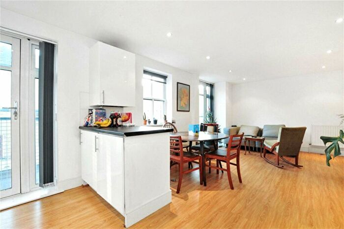 2 Bedroom Apartment To Rent In Sandringham Road, Dalston, E8