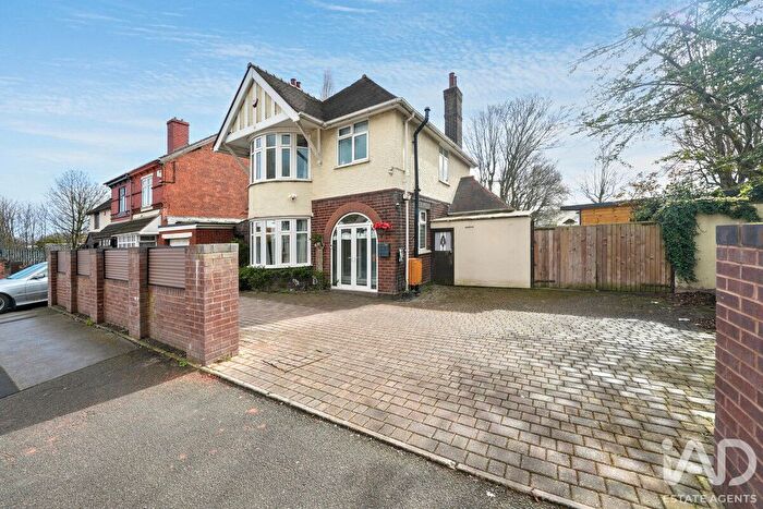 3 Bedroom Detached House For Sale In Bilston Lane, Willenhall, WV13