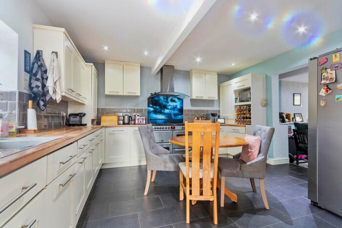 5 Bedroom Detached House For Sale In Rufford Avenue, Yeadon, Leeds, West Yorkshire, LS19