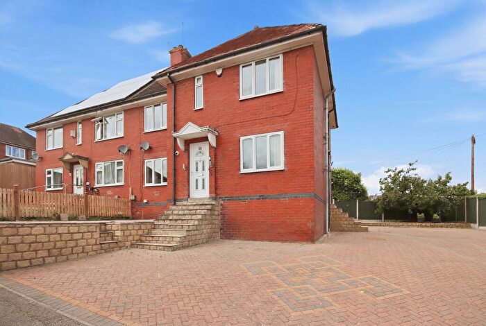 4 Bedroom Semi Detached House To Rent In Dryden Avenue, Birdholme, Derbyshire, S40