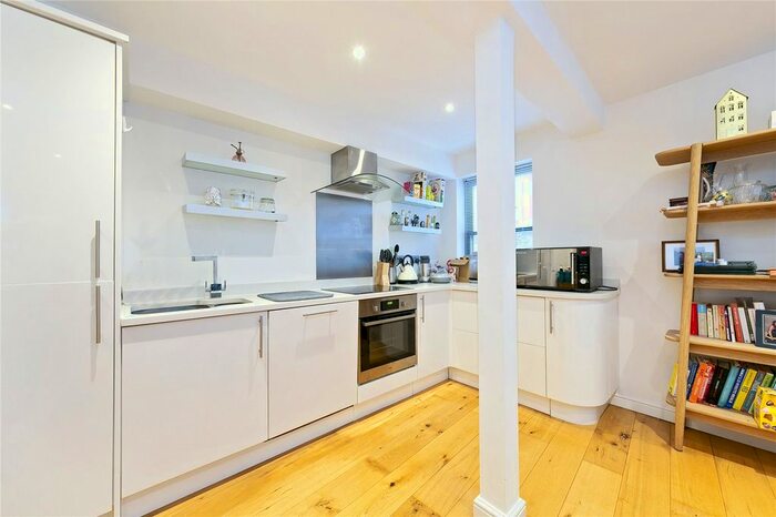 1 Bedroom Flat To Rent In Albert Road, Richmond, TW10