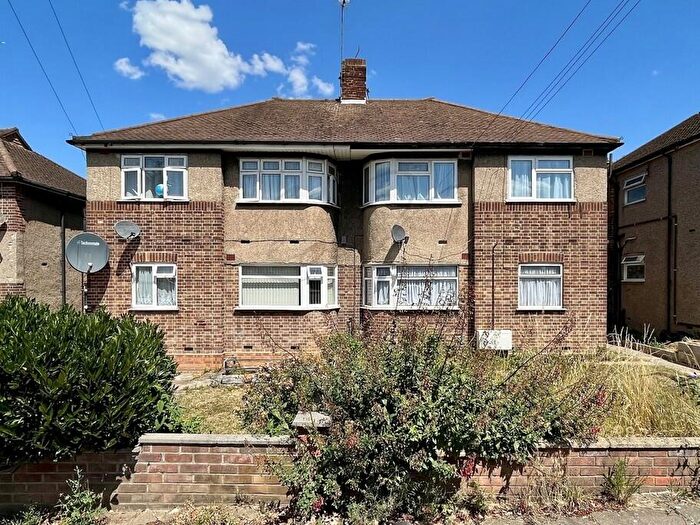 2 Bedroom Flat To Rent In Fullwell Avenue, Fullwell Cross, IG5