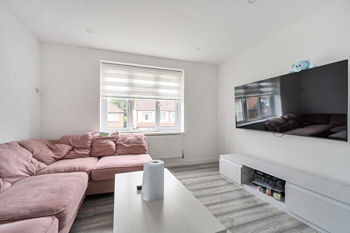 2 Bedroom Flat For Sale In Westward Road, London, E4