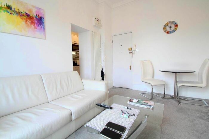 1 Bedroom Flat To Rent In Airlie Gardens, London, W8