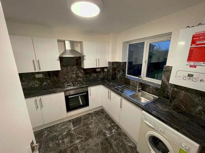 2 Bedroom Flat To Rent In Larch Close, London, N11