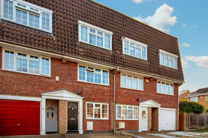 4 Bedroom Terraced House To Rent In Waldale Drive, Leicester, LE2