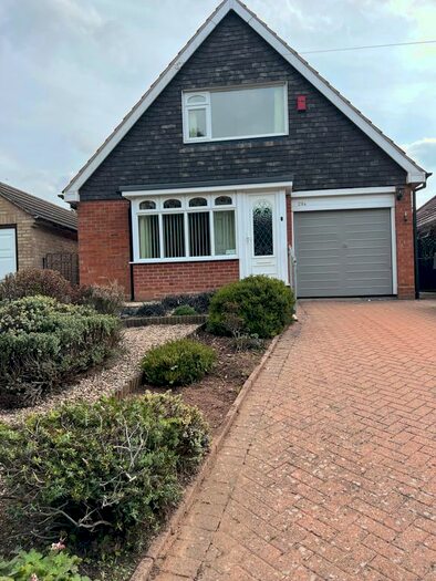 3 Bedroom Detached House To Rent In Warwick Avenue, Bromsgrove, B60