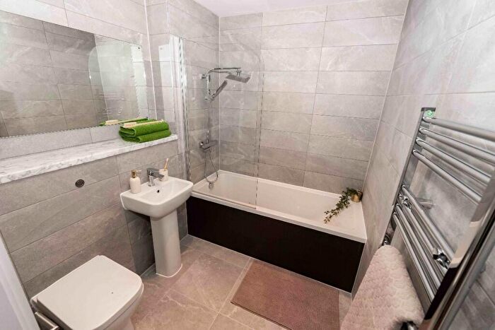 2 Bedroom Apartment To Rent In Cross Lane, Manchester, Greater Manchester, M5