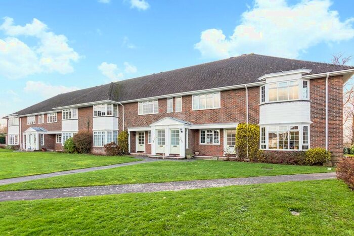 3 Bedroom Maisonette To Rent In Trafalgar Court, Farnham, GU9