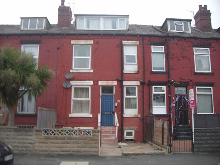 2 Bedroom Terraced House For Sale In Clifton Grove, Leeds, LS9