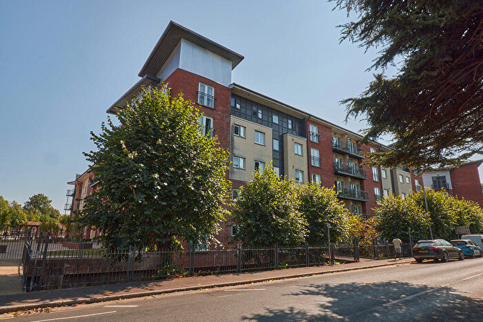 2 Bedroom Flat For Sale In New North Road, Exeter, EX4