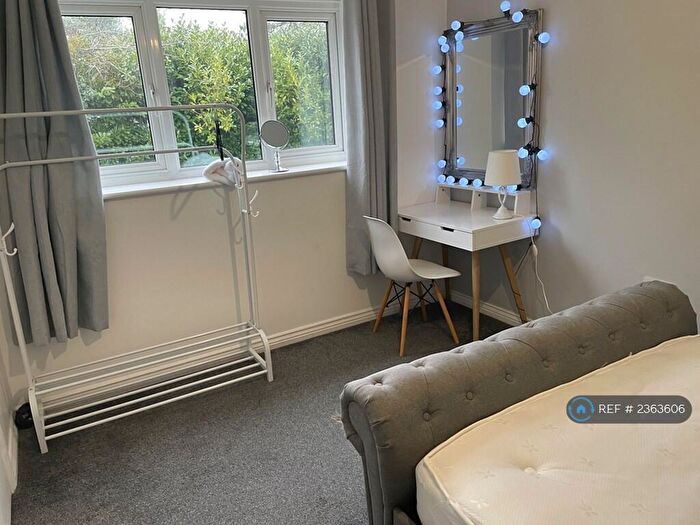 4 Bedroom Semi-Detached House To Rent In Scott Close, Stratford-Upon-Avon, CV37