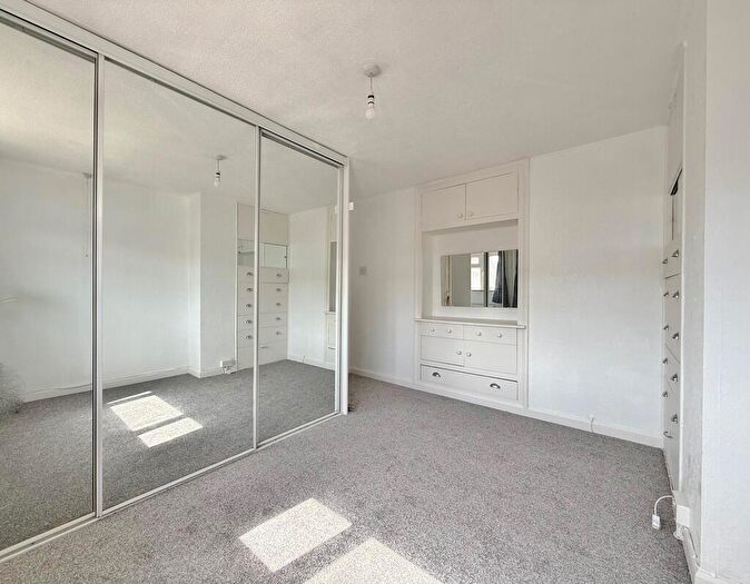 3 Bedroom Semi-Detached House For Sale In Southbourne Avenue, Drayton, PO6