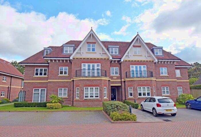 2 Bedroom Apartment To Rent In South Riding, Maidenhead, Berkshire, SL6