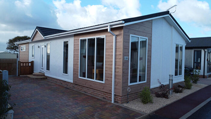 2 Bedroom Park Home For Sale In Clacton-on-Sea, Essex, CO16