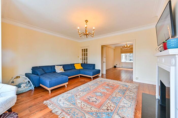 5 Bedroom Flat For Sale In Malvern Court, Onslow Square, South Kensington, London, SW7
