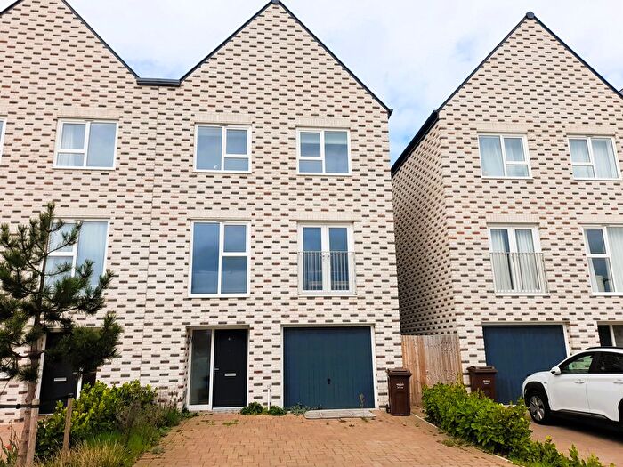 4 Bedroom Town House To Rent In Providence Avenue, Rochester, ME1