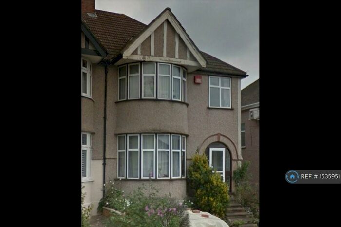 3 Bedroom Semi-Detached House To Rent In London, London, NW2