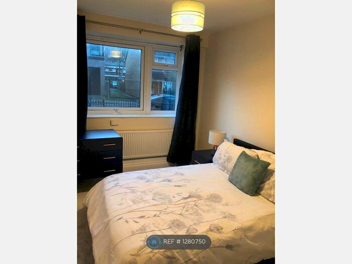 2 Bedroom Flat To Rent In Springett House, London SW2