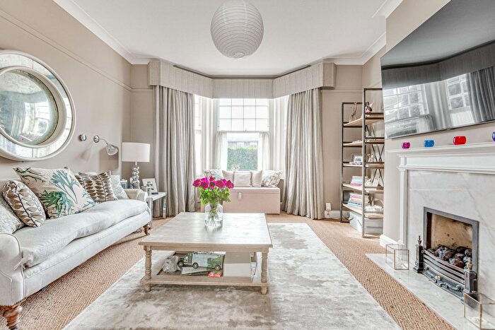 2 Bedroom Flat For Sale In Sutton Court, Fauconberg Road, W4