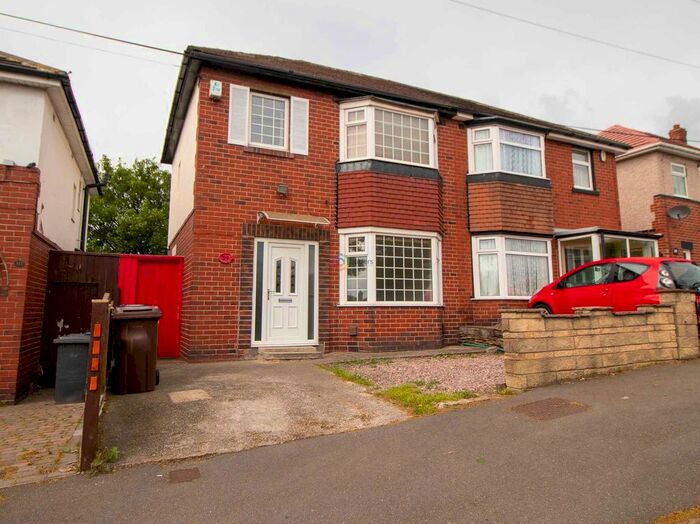 3 Bedroom Semi-Detached House To Rent In Windmill Lane, Sheffield, S5