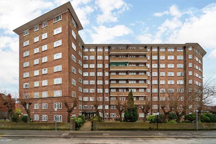 2 Bedroom Flat For Sale In Ashford Road, Cricklewood, NW2