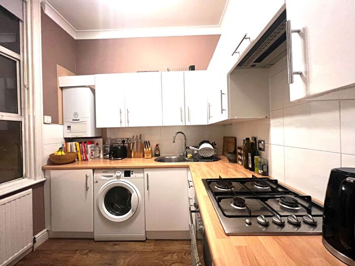 1 Bedroom Flat To Rent In B West Hill, Wandsworth, London, SW18