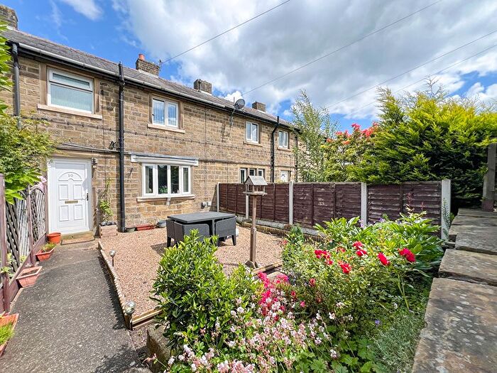 3 Bedroom Terraced House For Sale In Grasscroft Road, Honley, Holmfirth, HD9