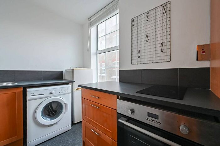 1 Bedroom Flat To Rent In Old Castle Street, Aldgate, London, E1