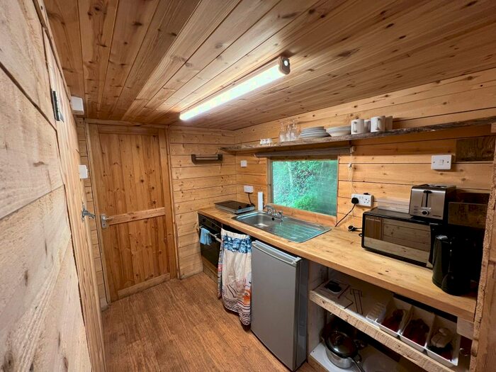 1 Bedroom Lodge To Rent In Tirmynydd Road, Three Crosses, Swansea, SA4