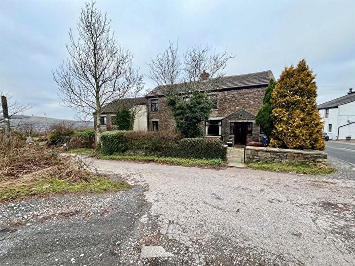3 Bedroom Cottage For Sale In Blacksnape Road, Hoddlesden, Darwen, BB3