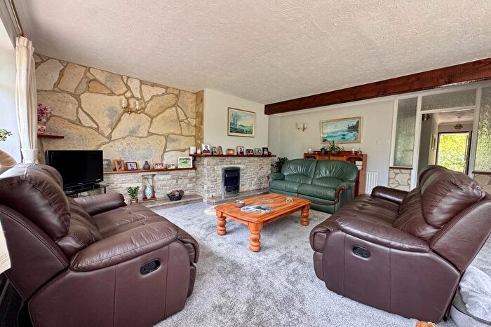 2 Bedroom Detached Bungalow For Sale In Corfe Castle, BH20 - Photo 3