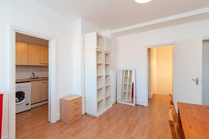 1 Bedroom Flat To Rent In Ladbroke Crescent, Notting Hill, London, W11