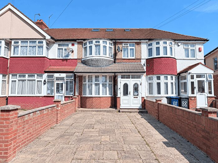 4 Bedroom Terraced House To Rent In Cornwall Avenue, Southall, UB1