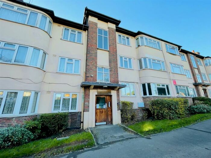 2 Bedroom Flat To Rent In Canons Court, Stonegrove, Edgware, HA8