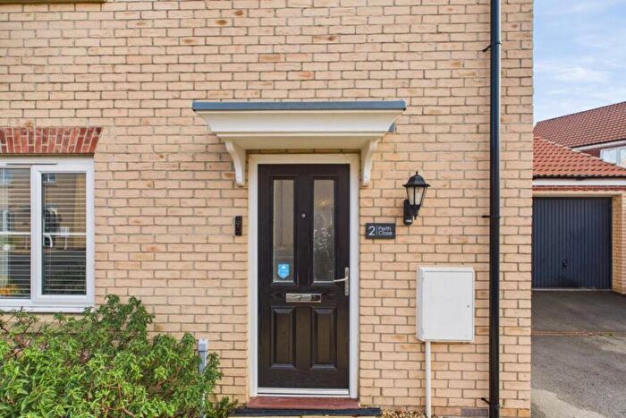 3 Bedroom Semi Detached House For Sale In Perth Close, Bourne, Lincolnshire, PE10