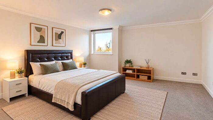 3 Bedroom Apartment For Sale In Glaisher Street, London, SE8