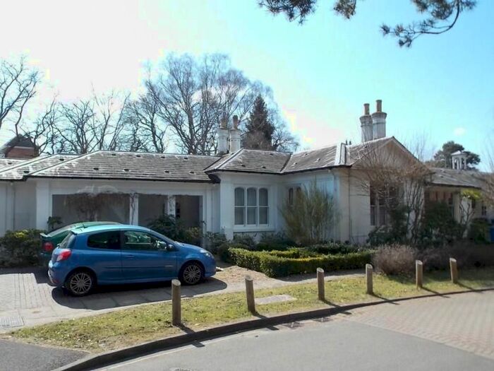 2 Bedroom Bungalow To Rent In Queen Victoria Court, Farnborough, GU14
