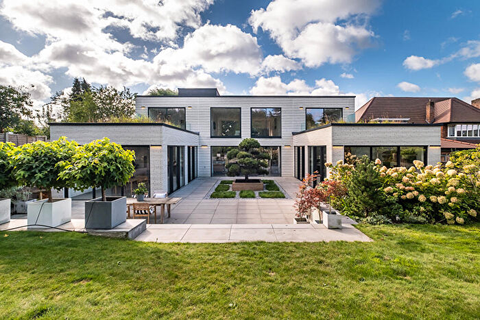 6 Bedroom House For Sale In Ditton Grange Close, Surbiton, KT6