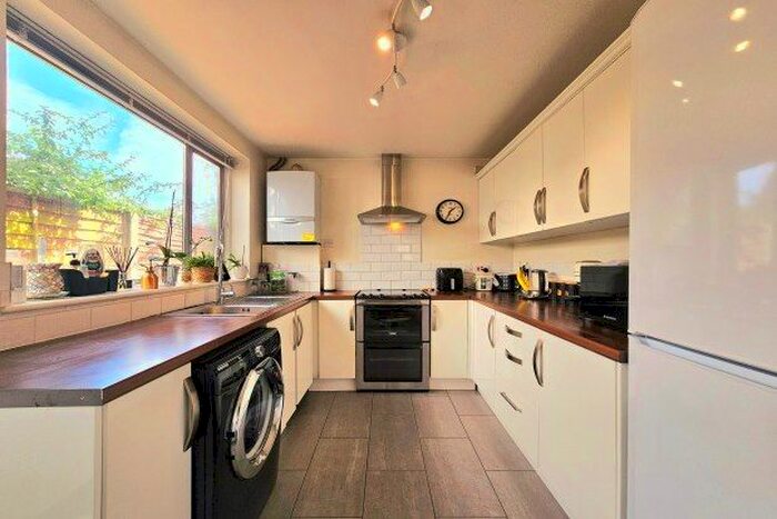 3 Bedroom Property To Rent In Heathfield Road, Bromley, BR1