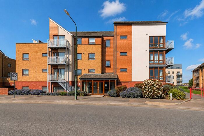2 Bedroom Flat For Sale In Evelyn Walk, Greenhithe, Kent, DA9