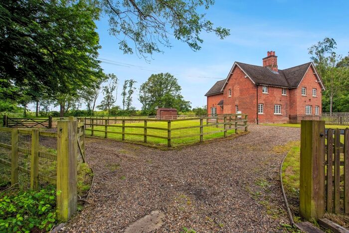 3 Bedroom Semi-Detached House To Rent In School Lane, Bricket Wood, St.Albans, AL2