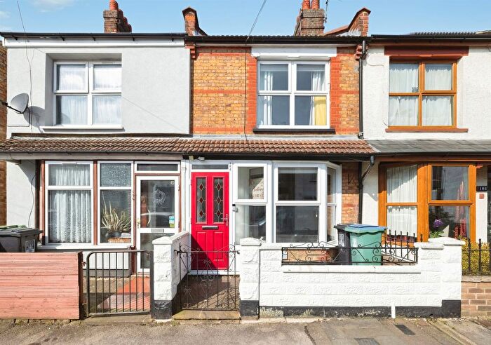 3 Bedroom Terraced House For Sale In Chester Road, Watford, WD18