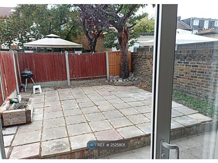 1 Bedroom Flat To Rent In Selborne Road, Ilford, IG1