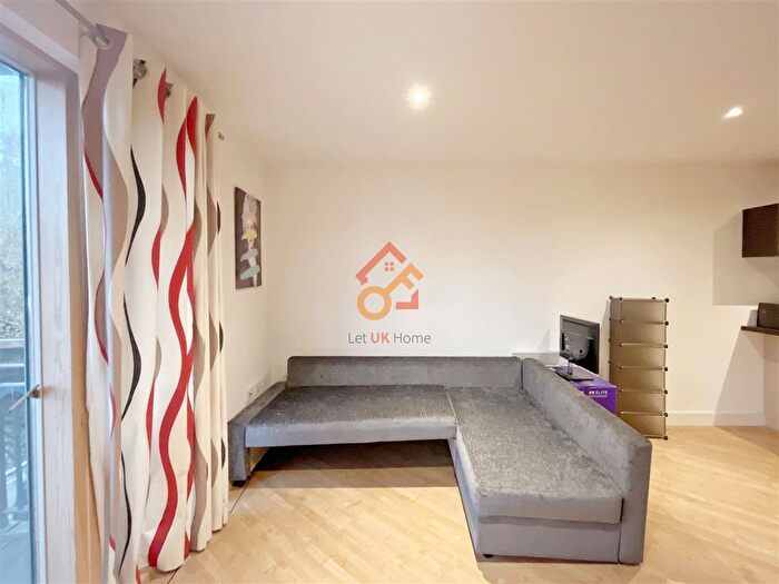 2 Bedroom Flat To Rent In Canal Wharf, Waterfront Walk, Birmingham, B1