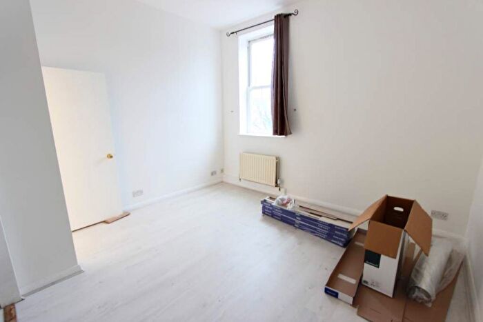 2 Bedroom Flat To Rent In Cockfosters Road, Barnet, EN4