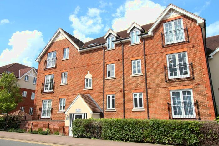 2 Bedroom Flat To Rent In Whinbush Road, Hitchin, SG5
