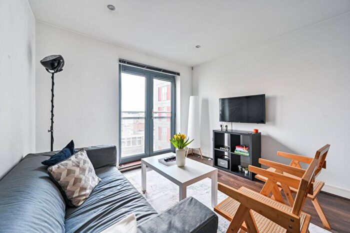 1 Bedroom Flat For Sale In Jacobs Court, Plumbers Row, Whitechapel, London, E1