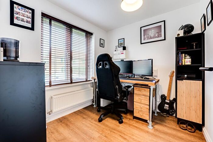 5 Bedroom Property For Sale In Hobby Drive, Priors Hall, NN17